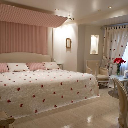 A Casa Canut Hotel Gastronomic Les Escaldes Bagian luar foto A bedroom