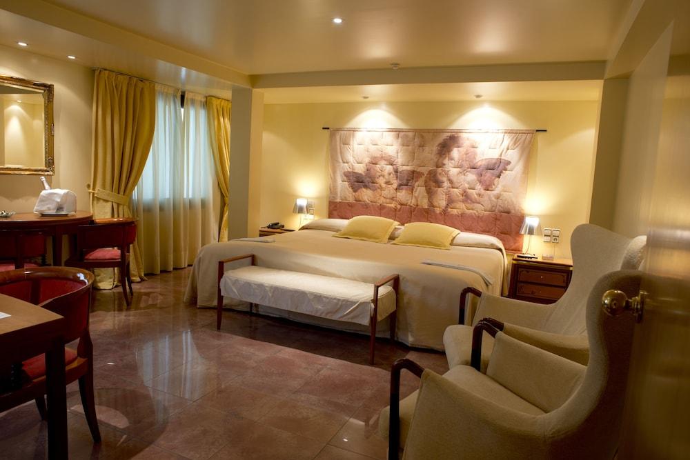 A Casa Canut Hotel Gastronomic Les Escaldes Bagian luar foto A room at the hotel