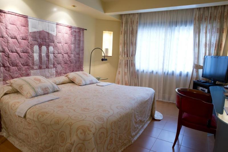 A Casa Canut Hotel Gastronomic Les Escaldes Bagian luar foto A room at the hotel