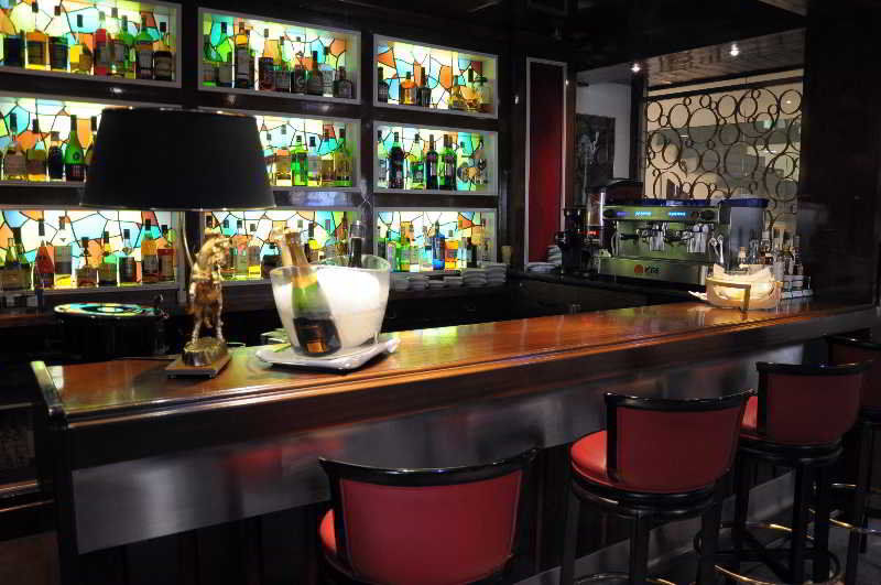 A Casa Canut Hotel Gastronomic Les Escaldes Bagian luar foto The bar at the Mandarin Oriental, New York