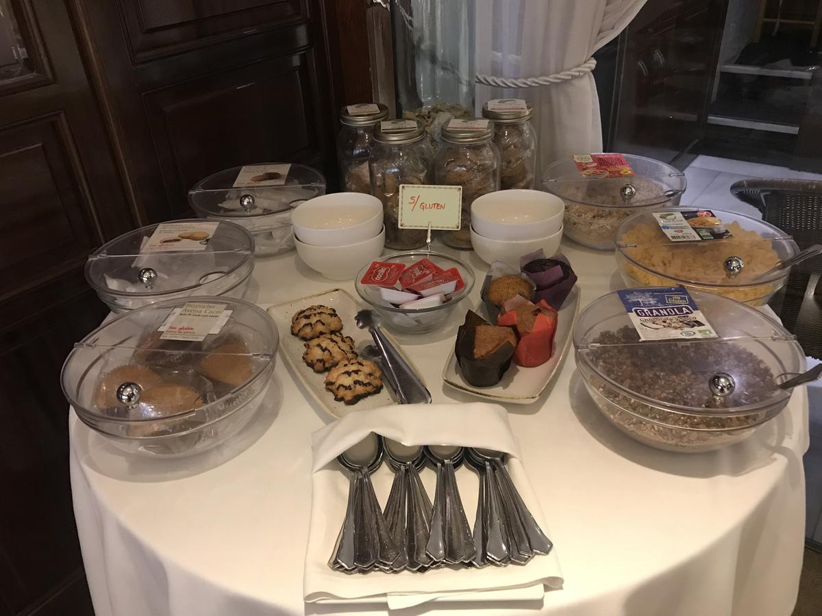 A Casa Canut Hotel Gastronomic Les Escaldes Bagian luar foto A typical afternoon tea