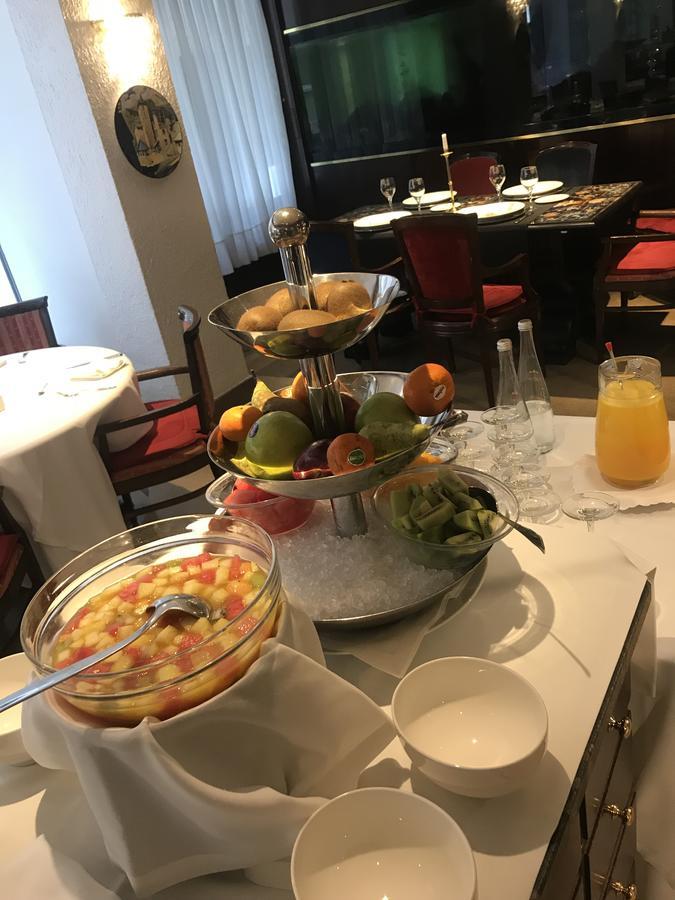 A Casa Canut Hotel Gastronomic Les Escaldes Bagian luar foto Fruit salad
