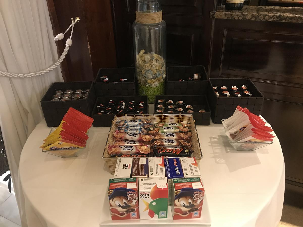 A Casa Canut Hotel Gastronomic Les Escaldes Bagian luar foto A selection of Swiss International's inflight snacks