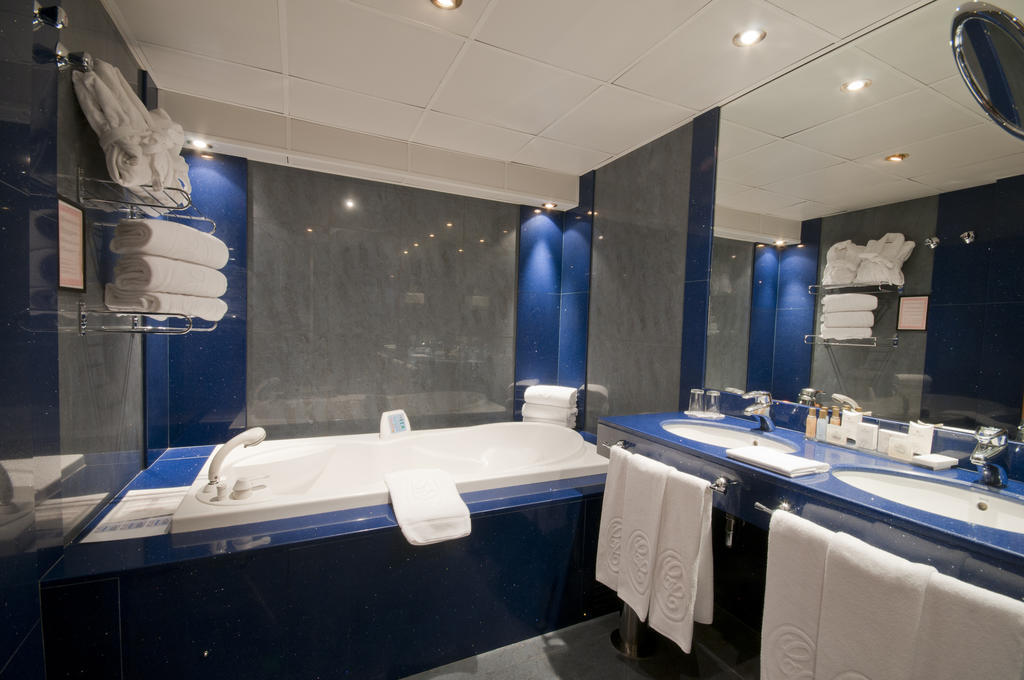A Casa Canut Hotel Gastronomic Les Escaldes Bagian luar foto Bathroom