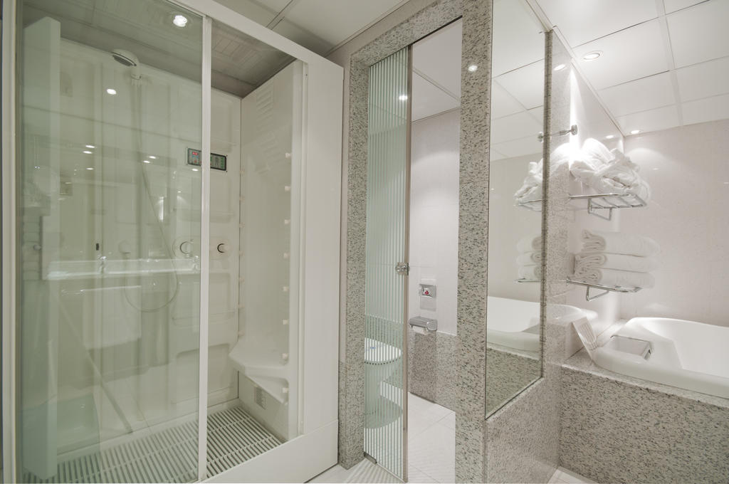 A Casa Canut Hotel Gastronomic Les Escaldes Bagian luar foto A shower cubicle
