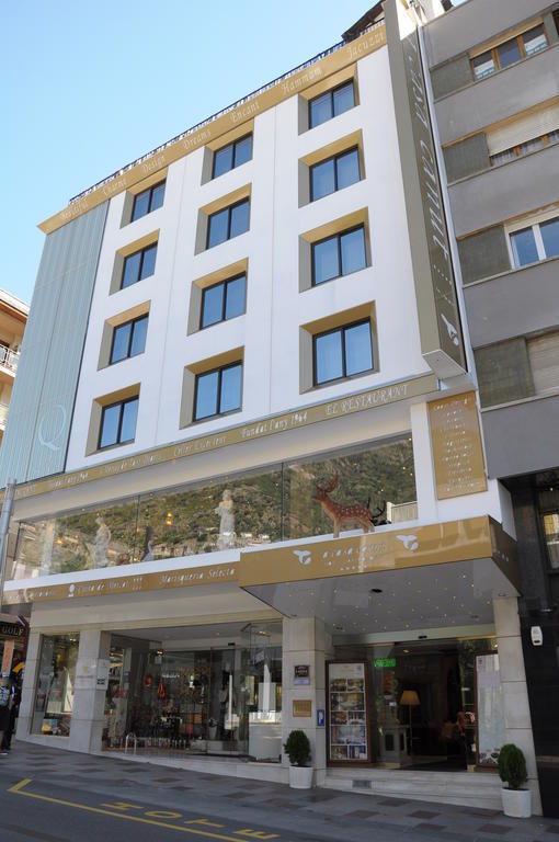 A Casa Canut Hotel Gastronomic Les Escaldes Bagian luar foto The store in 2019