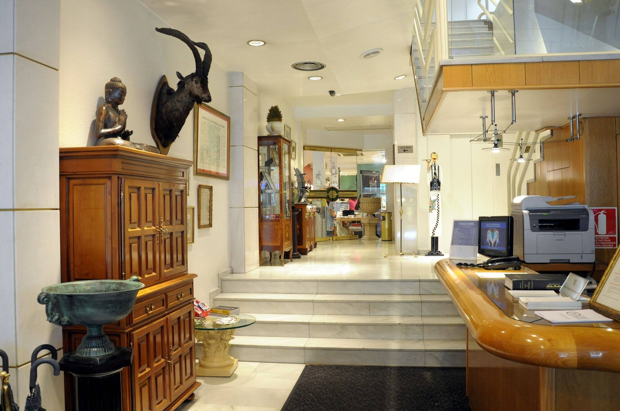 A Casa Canut Hotel Gastronomic Les Escaldes Bagian luar foto Reception